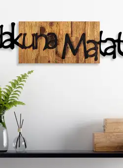 Accesoriu decorativ de perete din lemn Hakuna Matata 4