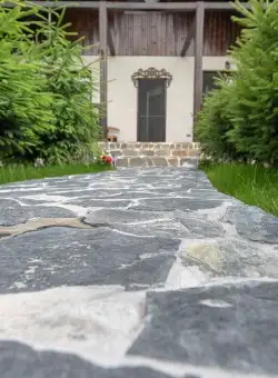 Ardezie poligonala Verde Laguna - Lespezi (1 mp = 10-15 buc)