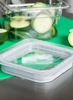 Capac cu garnitura GN 1/6 policarbonat Cambro 17.6x16.2 cm