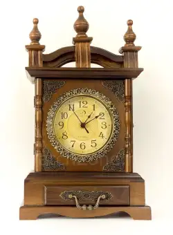 Ceas De Masa Cu Sertar Si Usa Secreta Pentru Chei