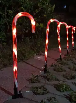 Decoratiune luminoasa pentru Craciun, 5 Acadele, stele, fulgi de nea si brazi pentru exterior, incarcare solara, 40 cm