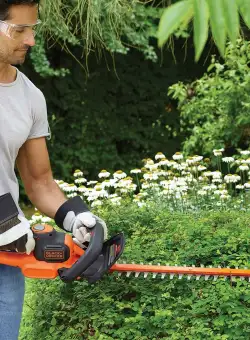 Foarfeca pentru gard viu cu acumulator Black+Decker GTC36552PC 36V