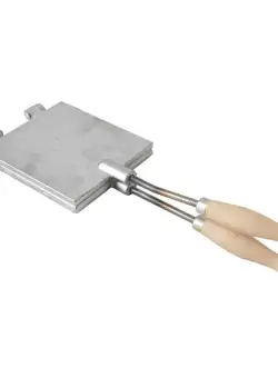 Forma dreptunghiulara din aluminiu pentru saratele cu manere din lemn