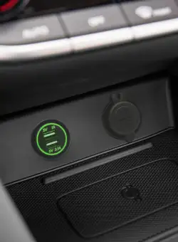 Incarcator auto cu lumina verde