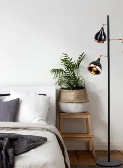 Lampadar Castery, Negru