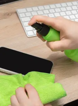 Set pentru curatarea parbrizelor si ecranelor