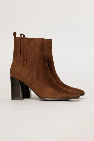 Botine maro din piele ecologica cu design modern si toc patrat