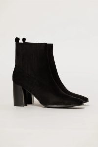 Botine negre din piele ecologica cu design modern si toc patrat