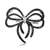 Brosa fundita din aur alb cu diamante negre de 5.801ct si diamante incolore de 0.243ct