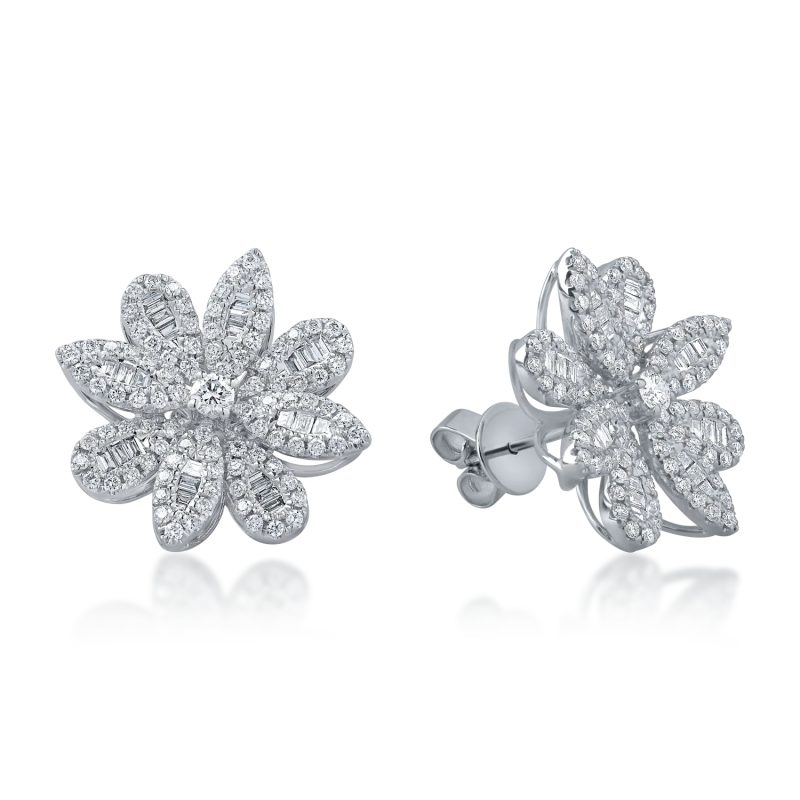 Cercei floare din aur alb cu diamante baguette si rotunde de 1.37ct
