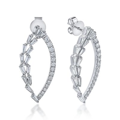Cercei geometrici din aur alb cu diamante baguette si rotunde de 1.2ct