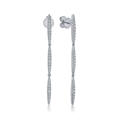 Cercei lungi din aur alb cu diamante de 0.8ct