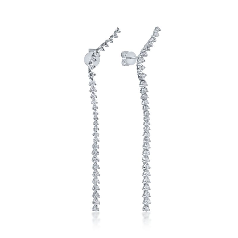Cercei lungi din aur alb cu diamante de 1.83ct