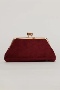 Clutch plic burgundy catifelat cu inchidere metalica aurie