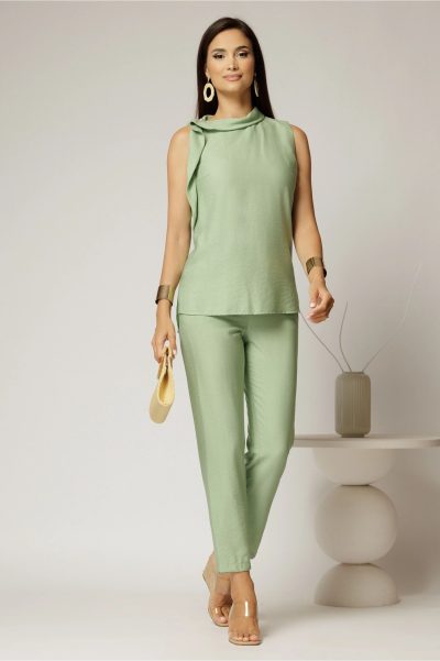 Compleu verde fistic din vascoza cu bluza fara maneci si pantalon lejer