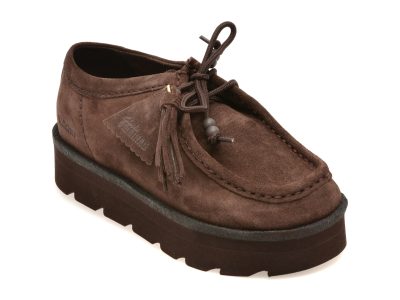 Ghete CLARKS maro, MEARE WALLA, din piele intoarsa