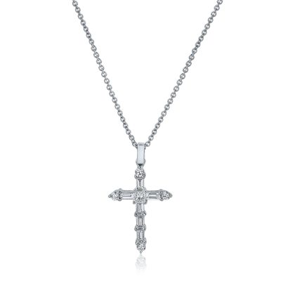 Lant cu pandantiv cruce din aur alb cu diamante baguette, princess si rotunde de 0.44ct