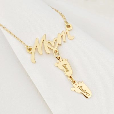 Lantisor cu pandantiv Mom si 2 picioruse - Argint placat cu Aur Galben 18K