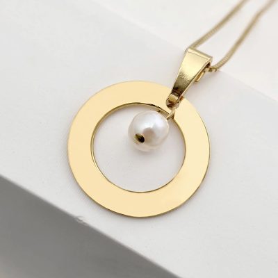 Lantisor cu pandantiv rotund - decupat la interior si charm picatura de Perla - Argint 925 placat cu Aur Galben 18K