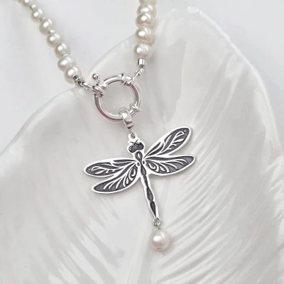 Lantisor cu Perle - pandantiv libelula - Model sirag de perle albe cu bilute si lantisor - Argint 925