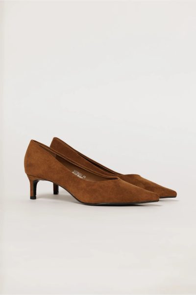 Pantofi maro eleganti din piele intoarsa ecologica cu toc jos