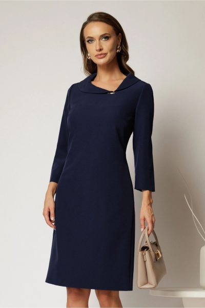 Rochie midi bleumarin cu croi drept cambrat si decolteu elegant