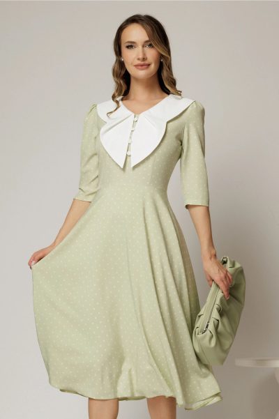Rochie midi verde fistic cu buline si guler amplu croi clos